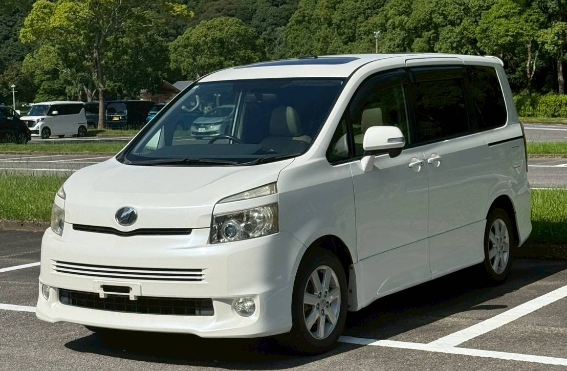 2009 toyota voxy zs