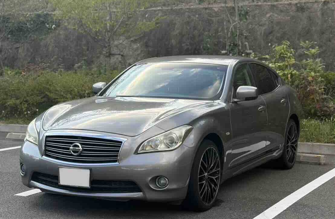 2010 nissan fuga